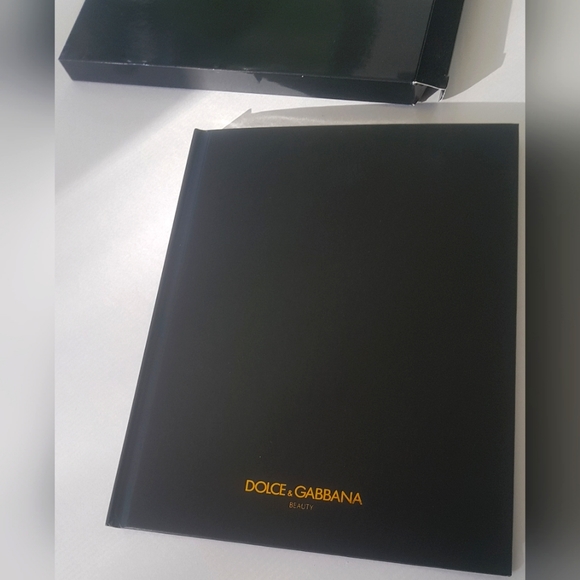 📖 Dolce & Gabbana Beauty Sketch Book - Picture 2 of 7